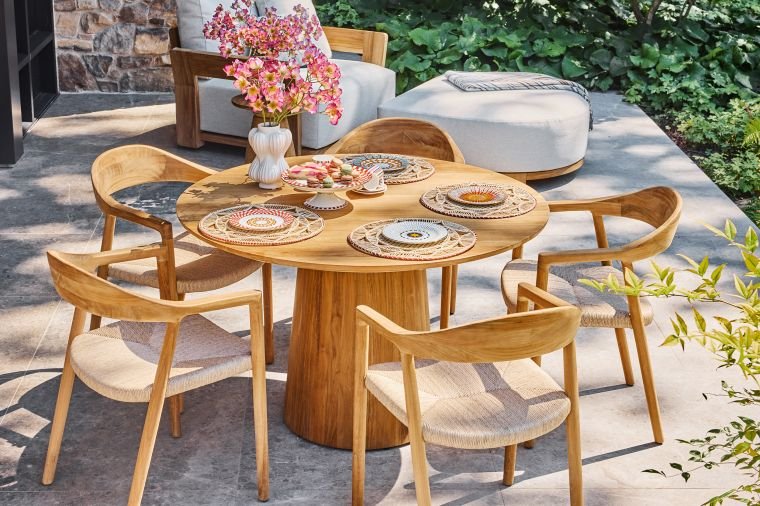 Round dining table with rope chairs