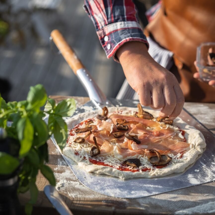 Kamado Sumo Pizza Peel – Acacia & Aluminium – view 2