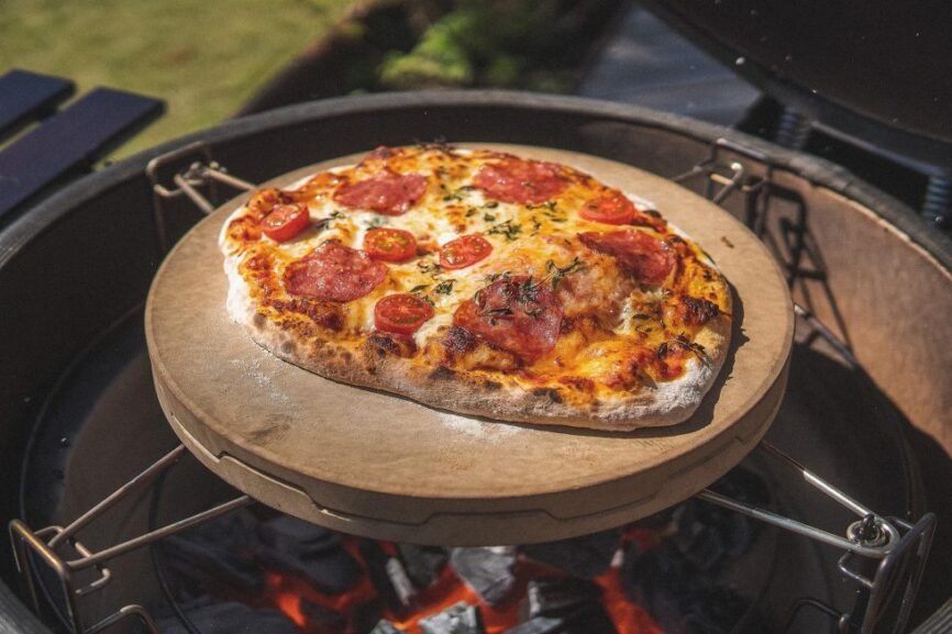 Kamado Sumo Pizza Rocker Cutter – Acacia – view 2